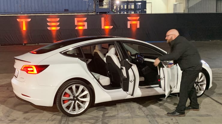 Tesla cuts Model Y price