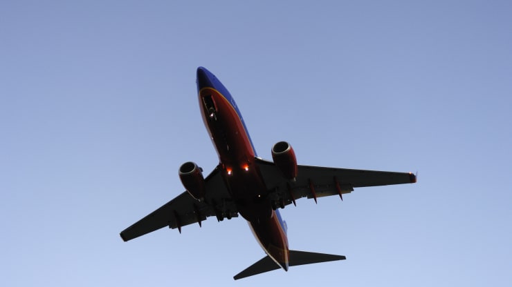 FAA warns of possible engine shutdowns in safety directive on older Boeing 737 jets