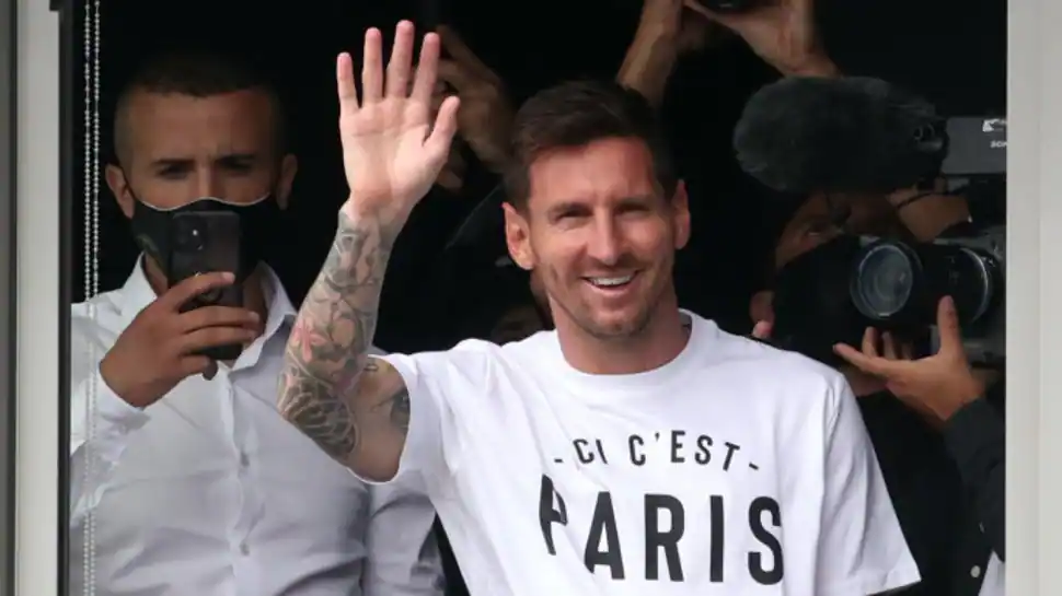 WATCH: Lionel Messi will get rousing welcome as he lands in Paris to price up for PSG