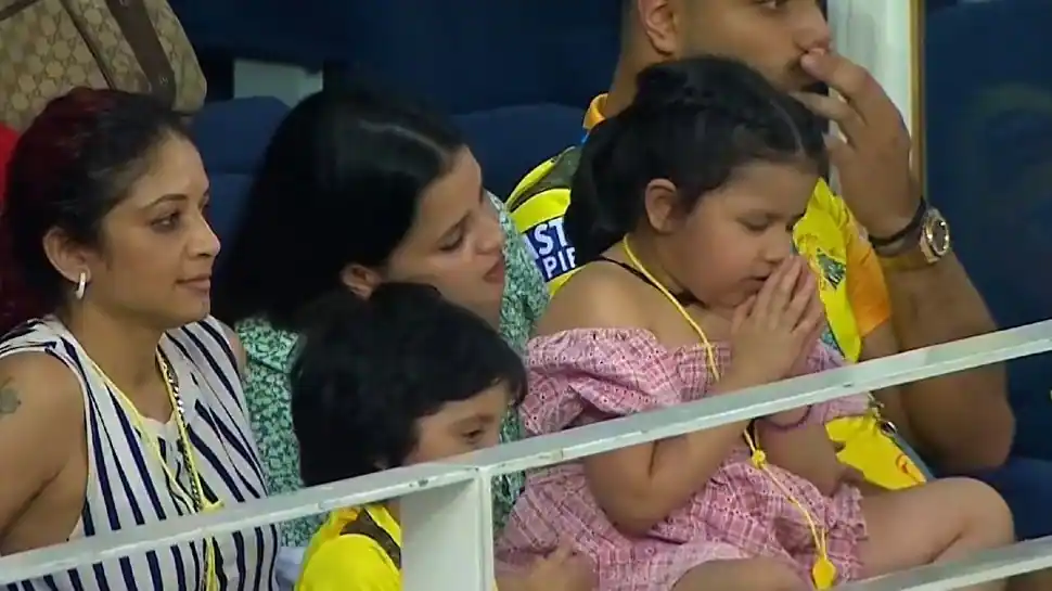 IPL 2021: Ziva Dhoni prays for father MS Dhoni’s purchase against Delhi Capitals, followers name it ‘cutest thing ever’