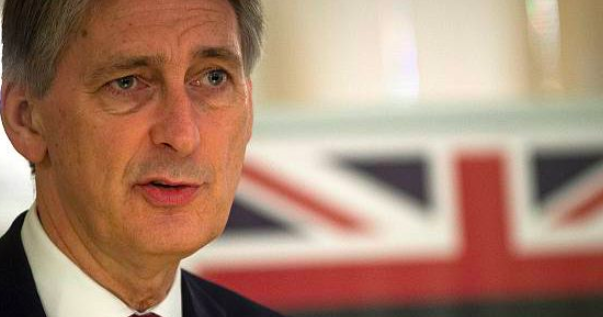 London:Hammond hints at ‘Amazon tax’ for online retailers