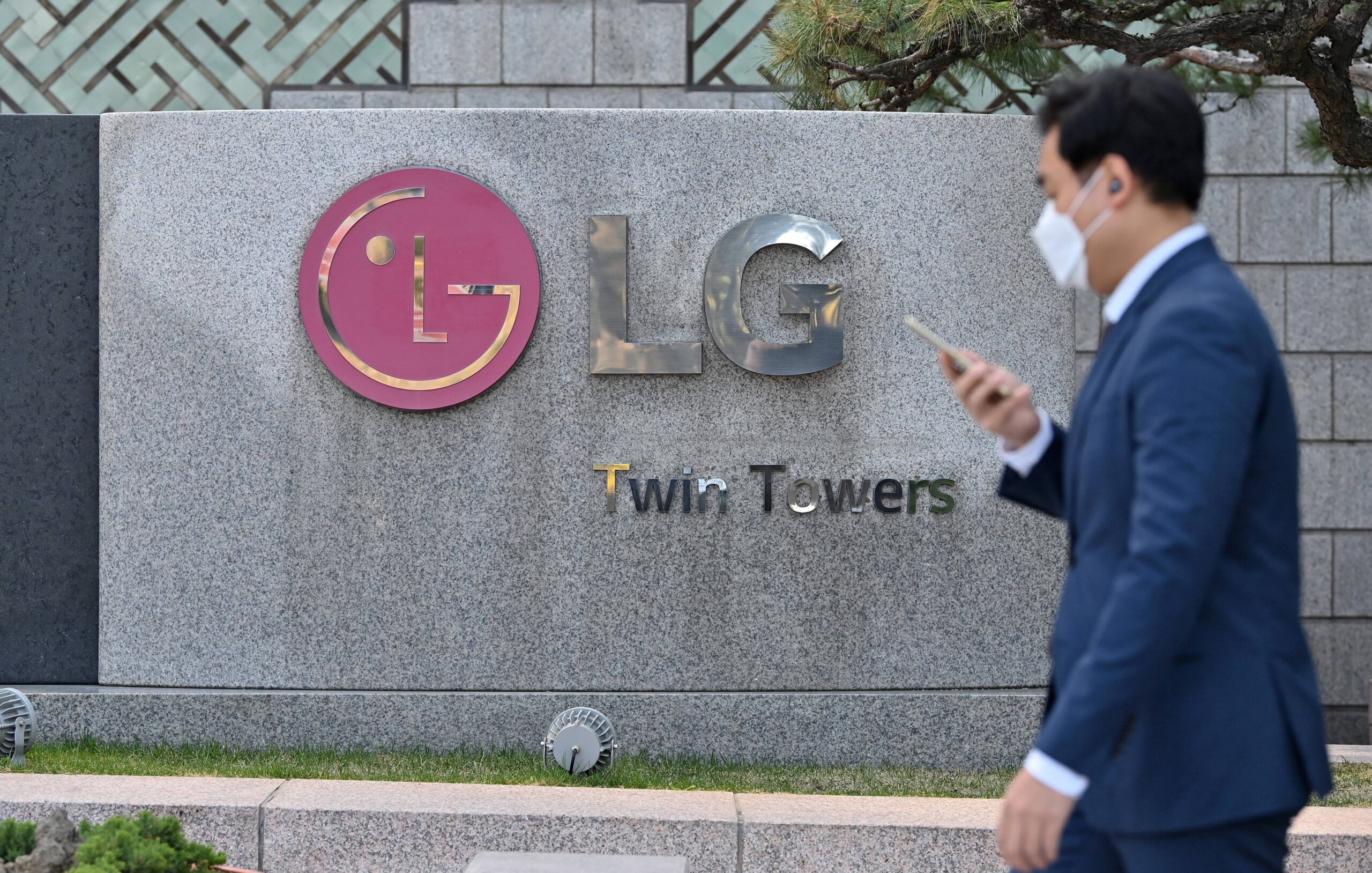 LG appoints unusual CEO to manual its beleaguered electronics division