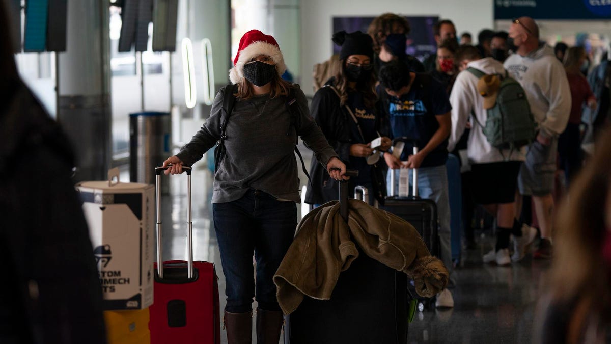 Extra Than 500 U.S. Flights Canceled Christmas Eve Amid Omicron Staffing Shortages