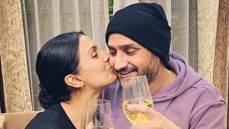 Geeta Basra posts ROMANTIC pic with hubby Harbhajan Singh after spinner proclaims retirement