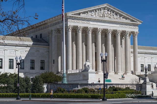 Supreme Court Would possibly perchance even Help COVID Vaccine Mandate for Health Employees