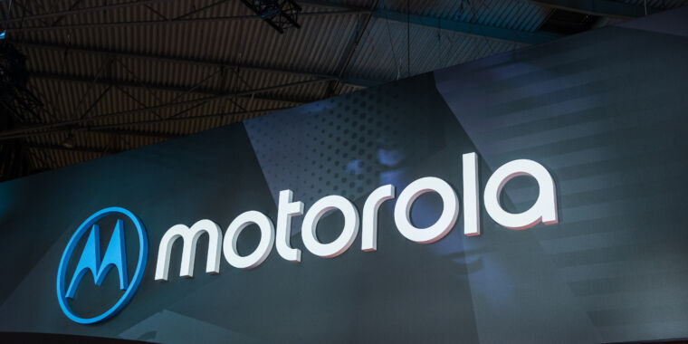 Motorola takes the #3 US smartphone space now that LG is long previous