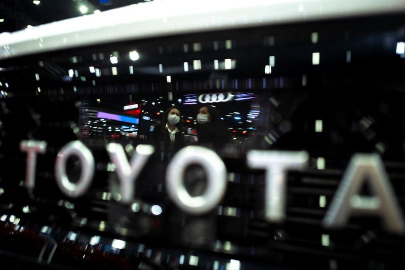 U.S. auto sales trail in Q1; Toyota outsells GM