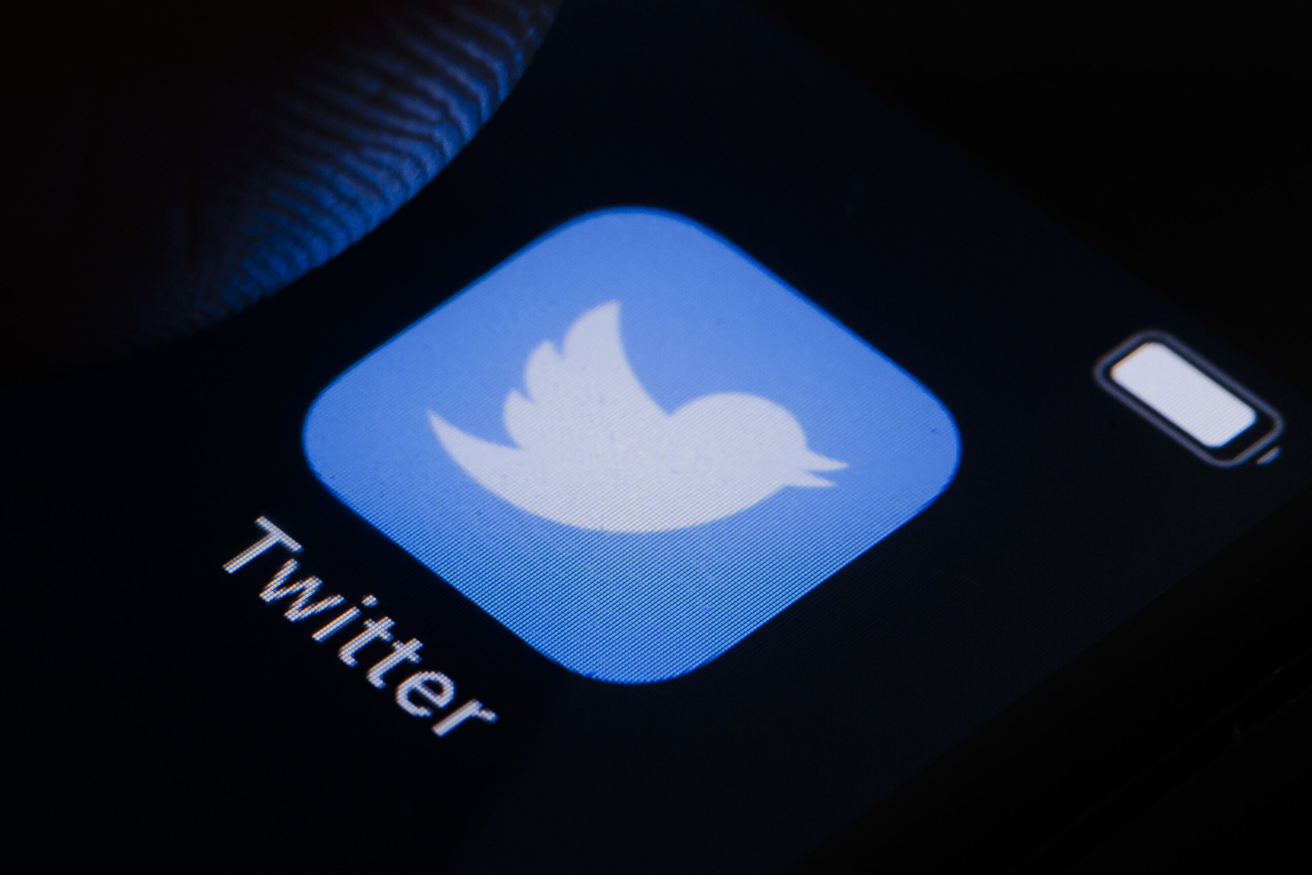 Twitter reverses replace that modified into embeds of deleted tweets into blank boxes
