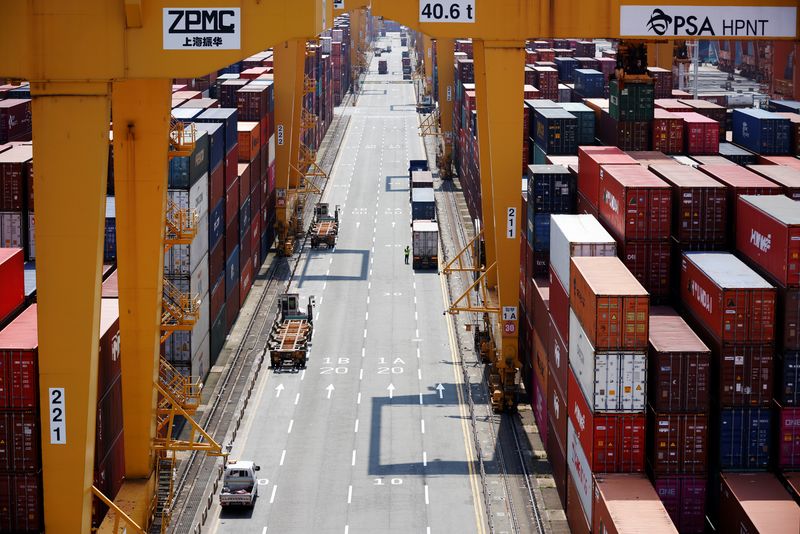 S.Korea Q1 GDP growth slows, China risks cloud outlook