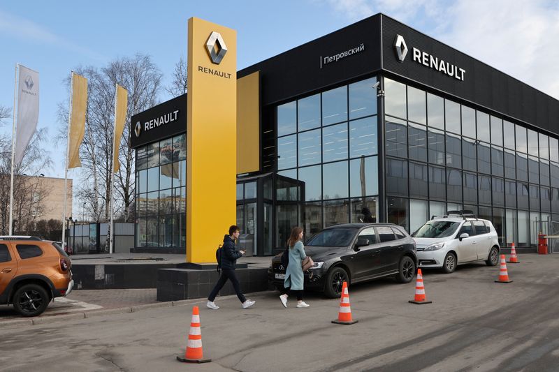 Renault sells Russia’s Avtovaz stake, however leaves room for return