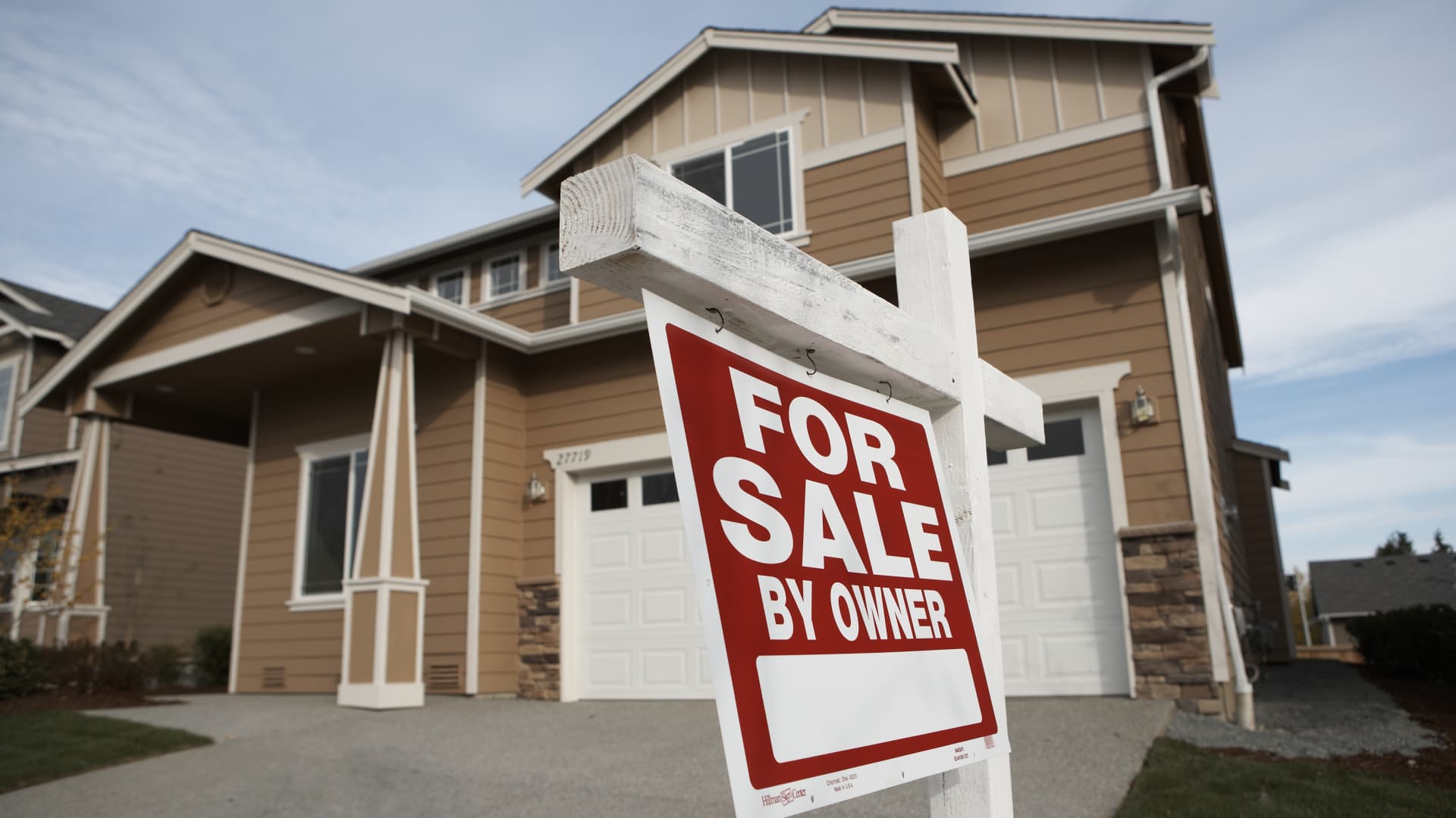 Fresh home gross sales tumble in August, and costs soften considerably