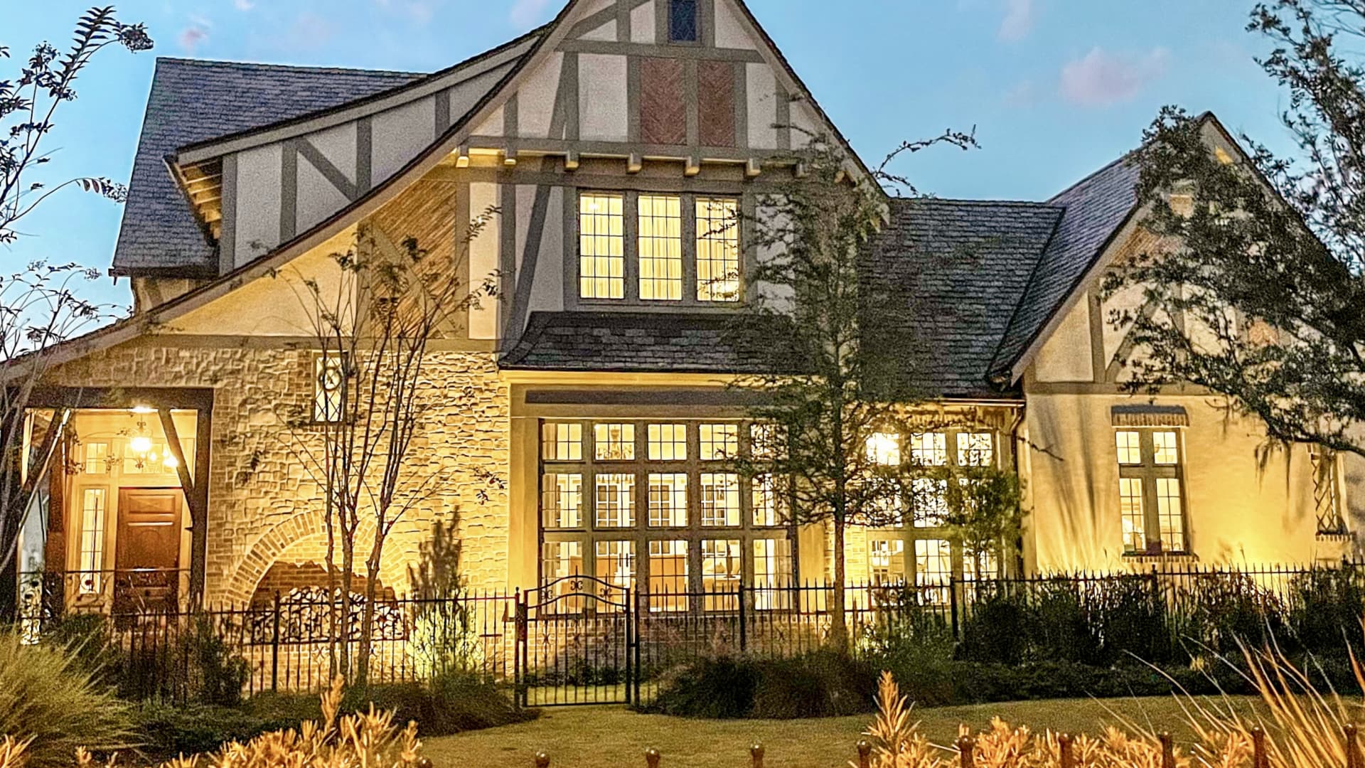 This household owns a ‘princess cottage’ in Disney World’s gated community—the assign properties sell for $12 million: Uncover a glimpse internal