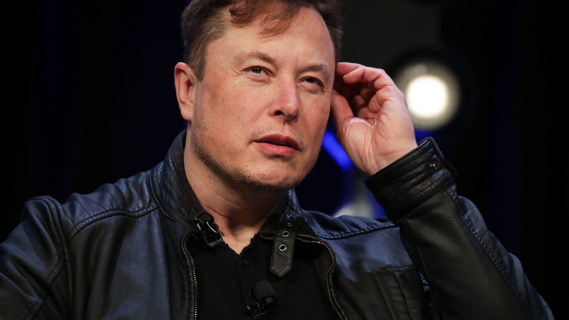 Elon Musk says Twitter has had ‘huge’ earnings topple as advertisers cease spending
