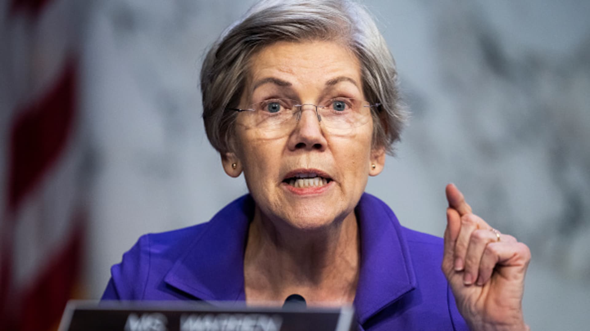 Sen. Warren urges Fed Chair Powell to recuse himself from overview of Silicon Valley Bank fall down