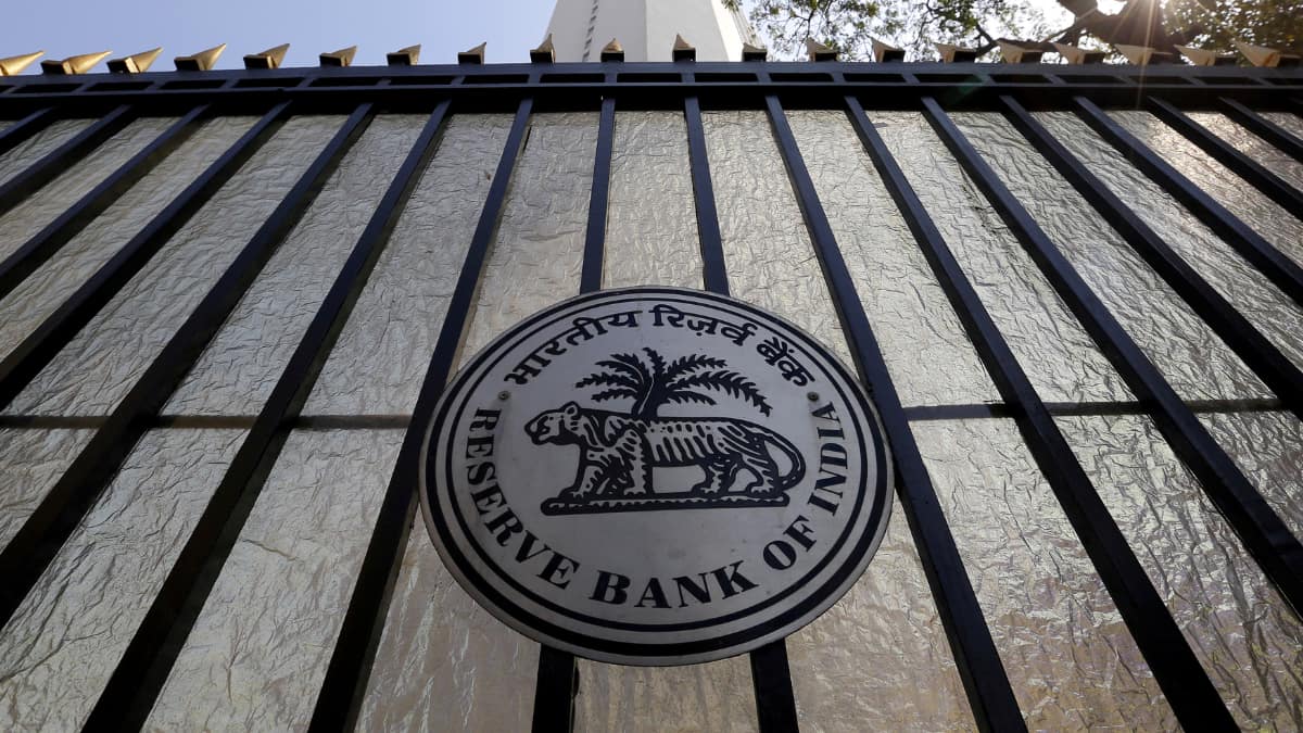RBI allows banks from 18 international locations to change in rupees, what does it mean