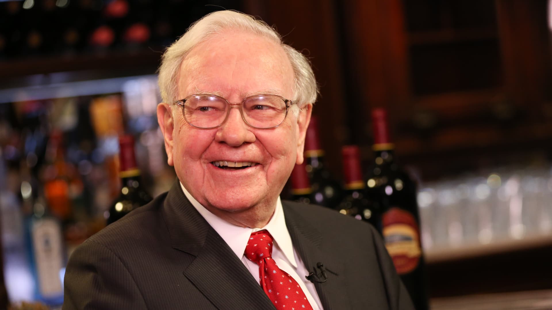 Warren Buffett’s Berkshire Hathaway has been a fortress stock all the arrangement through recessions and endure markets. Right here’s how