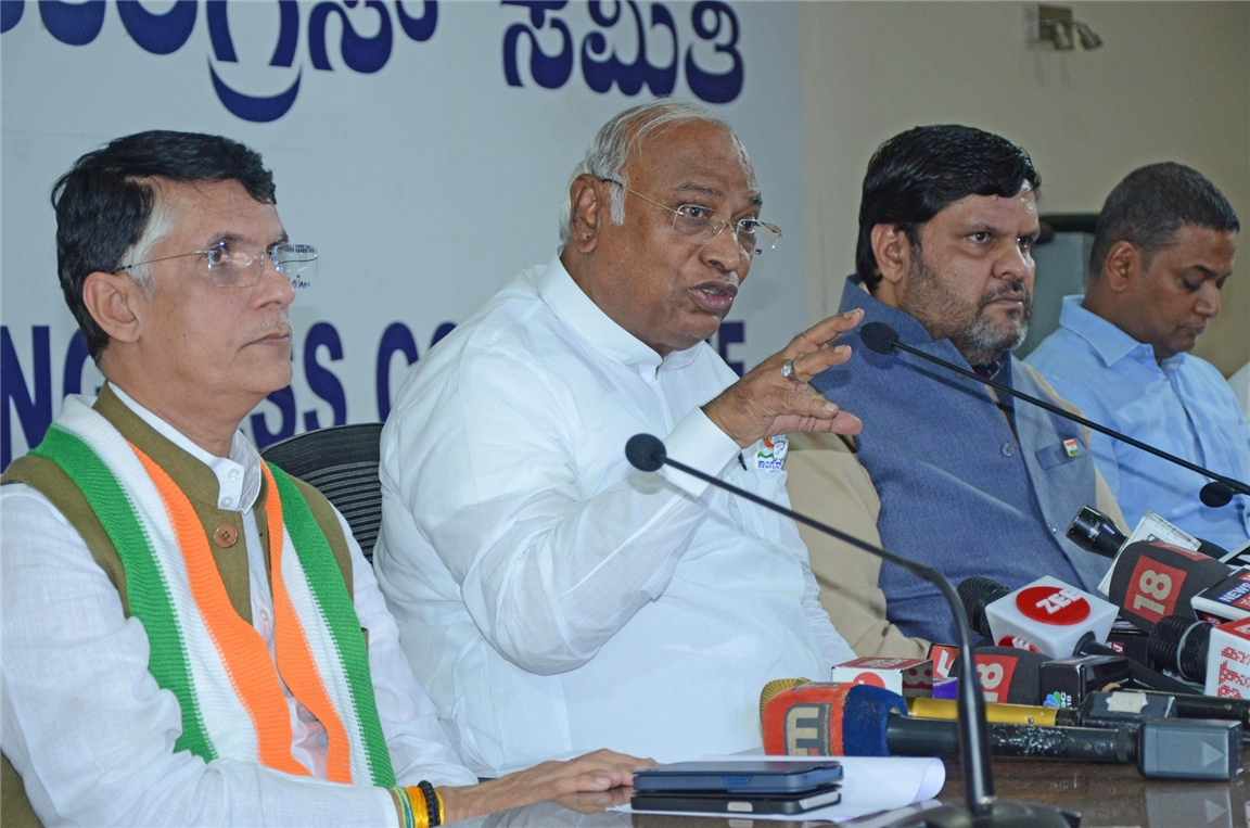 Karnataka polls: Congress accuses BJP of plotting to abolish Mallikarjun Kharge, saffron occasion denies price