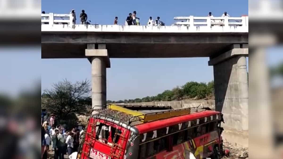 India: 15 killed, more than 20 injured as bus falls from bridge in Khargone