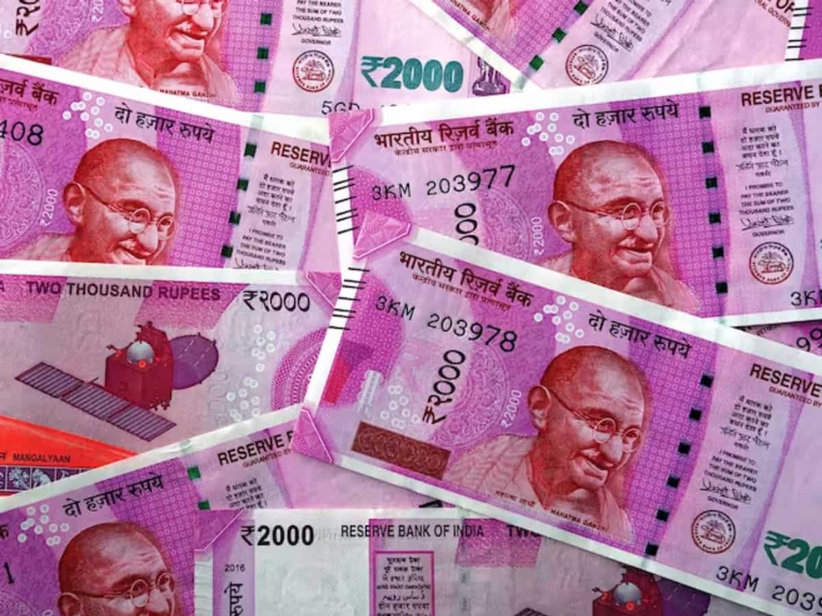 Mangoes, gold, luxurious watches: Indians are out to dump Rs 2000 notes before section-out