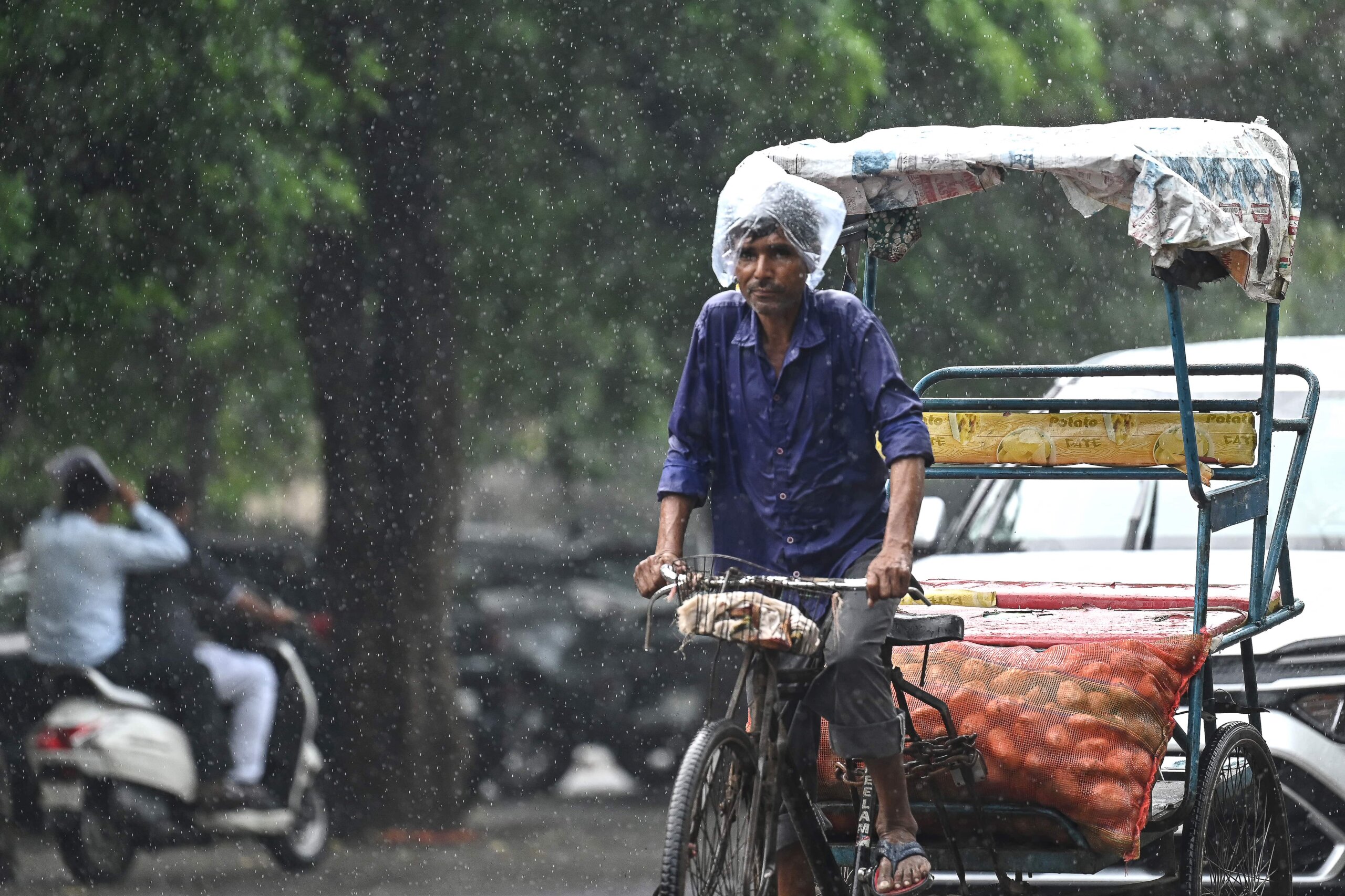 Weather Change: IMD factors warning signals in Maharashtra; predicts heavy rainfall in Mumbai, Pune & Thane