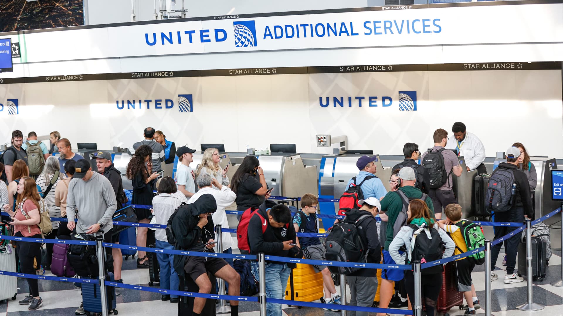 Flight disruptions proceed on height July Fourth scamper day, with United faring the worst
