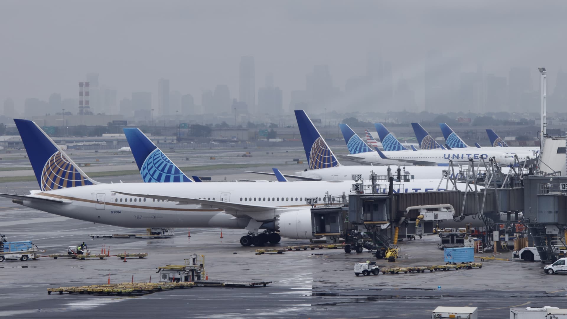 United offers 30,000 frequent flyer miles to travelers hit by flight delays, CEO says time desk cuts wished