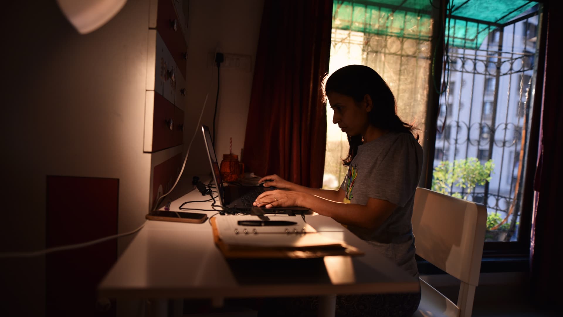 More tech staff in India are moonlighting — no topic their bosses’ disapproval