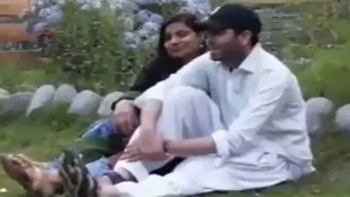 Indian girl, Pakistani Facebook friend teach claims of getting married