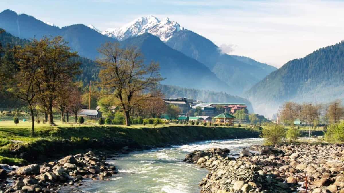 Kashmir: Border areas opened as guns tumble restful, tourists flock to have confidence scenic beauty