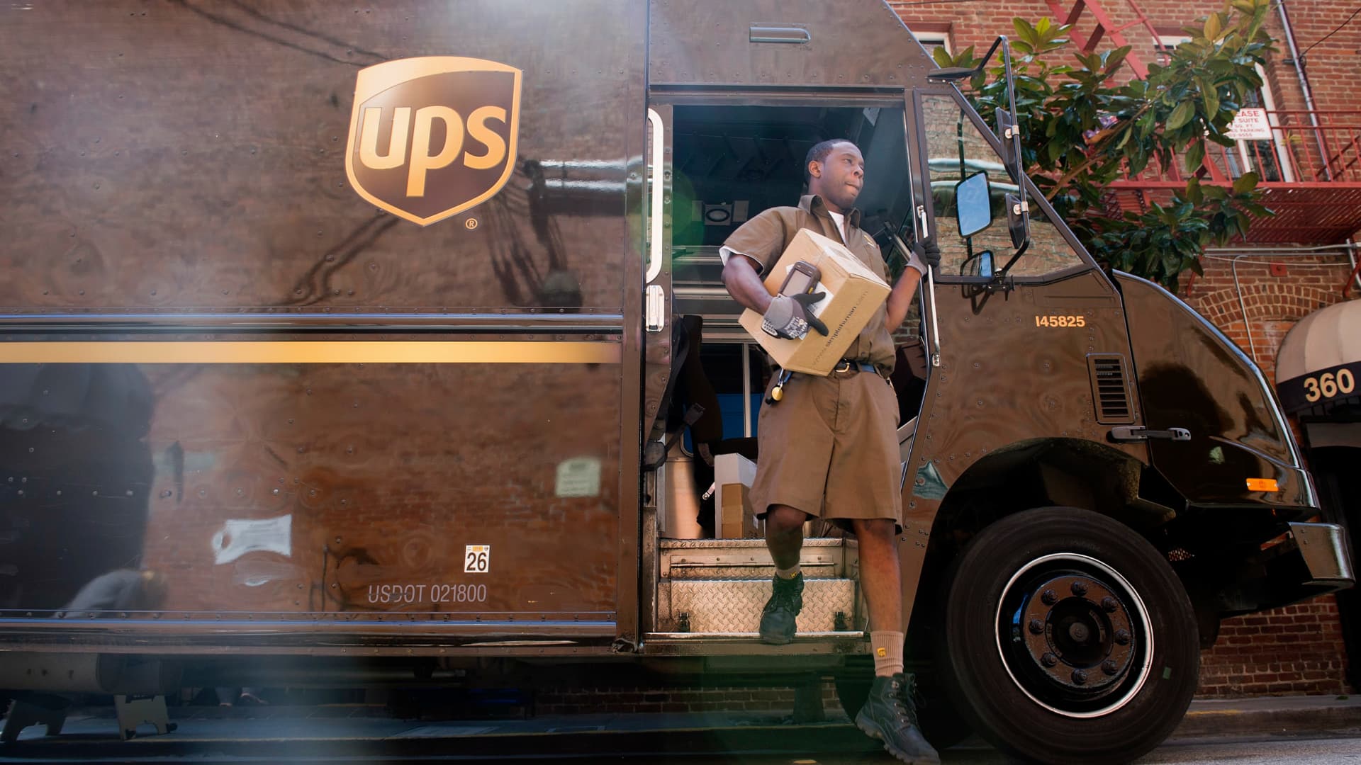 UPS workers approve huge contemporary labor take care of good raises