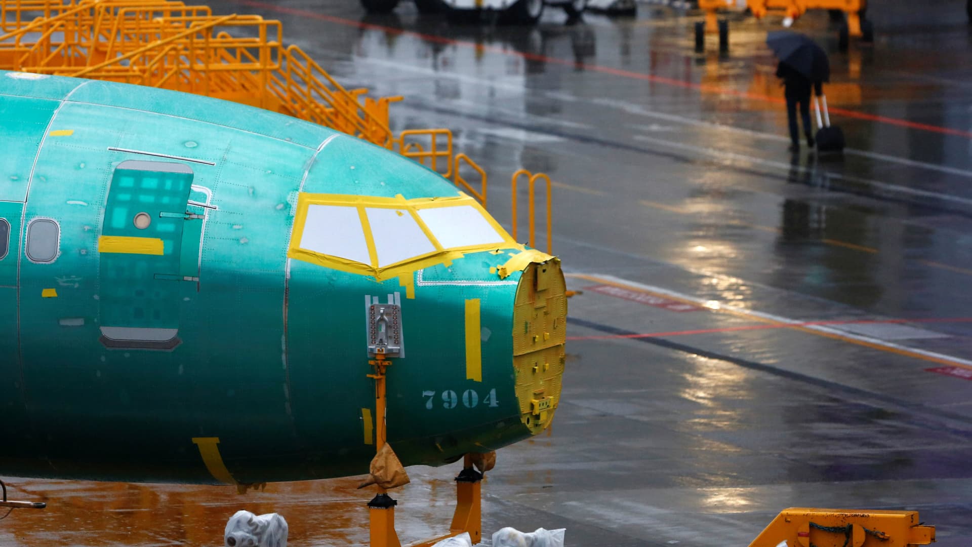 Boeing says a new 737 Max flaw will slack airplane deliveries