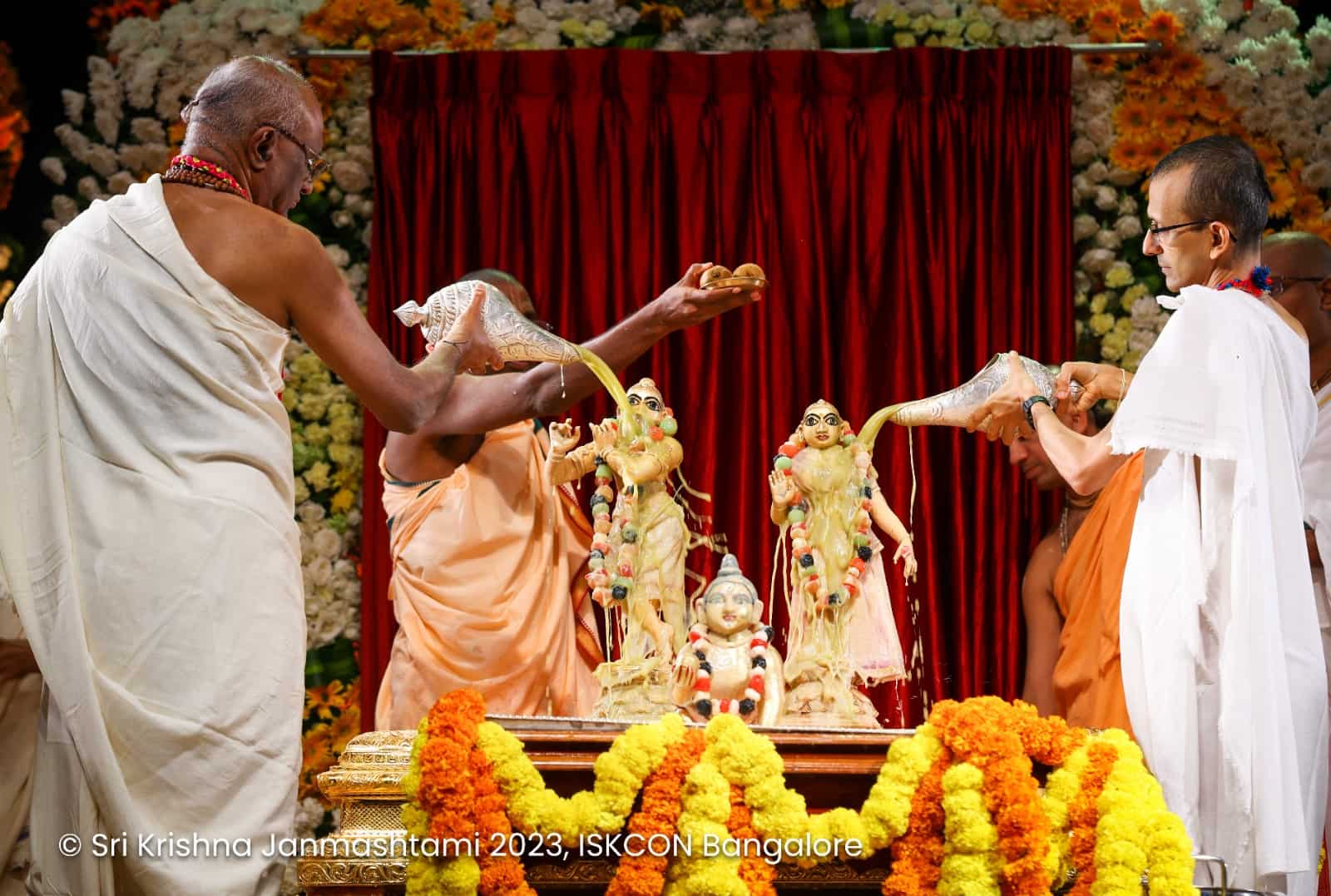India celebrates Janmashtami with pomp and gaiety, Home Minister Shah visits ISKCON temple