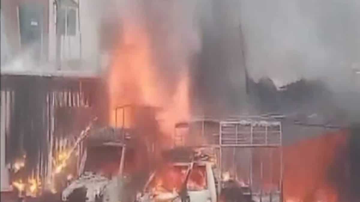 Karnataka: Extensive fire erupts at firecracker retailer in Bangalore, claims lives of 12