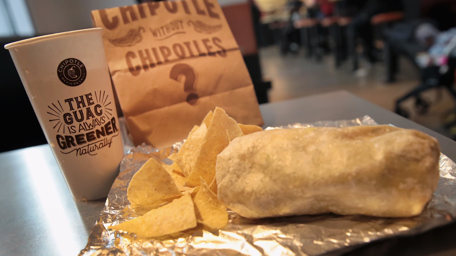 Chipotle Mexican Grill without problems tops earnings estimates, as higher prices again offset food inflation