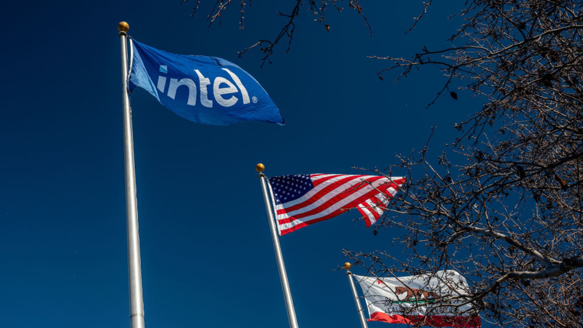 Intel stock rises on earnings beat and true earnings guidance