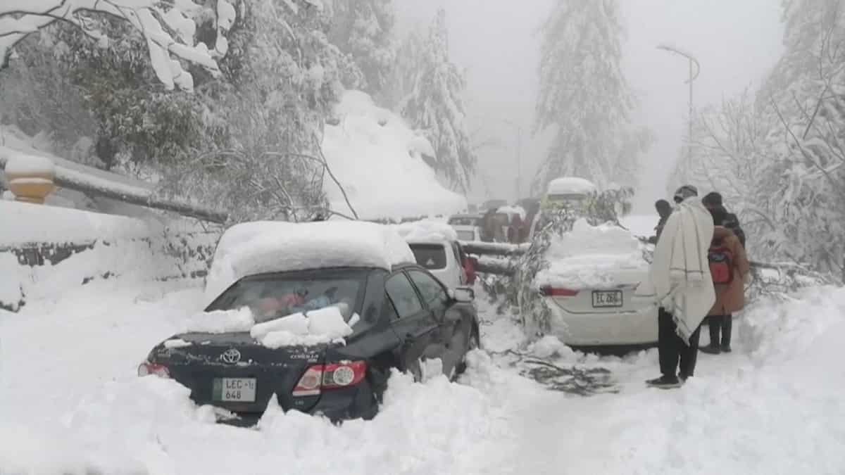 India: Fundamental nationwide highways closed in Kashmir valley as a consequence of fresh snow fall