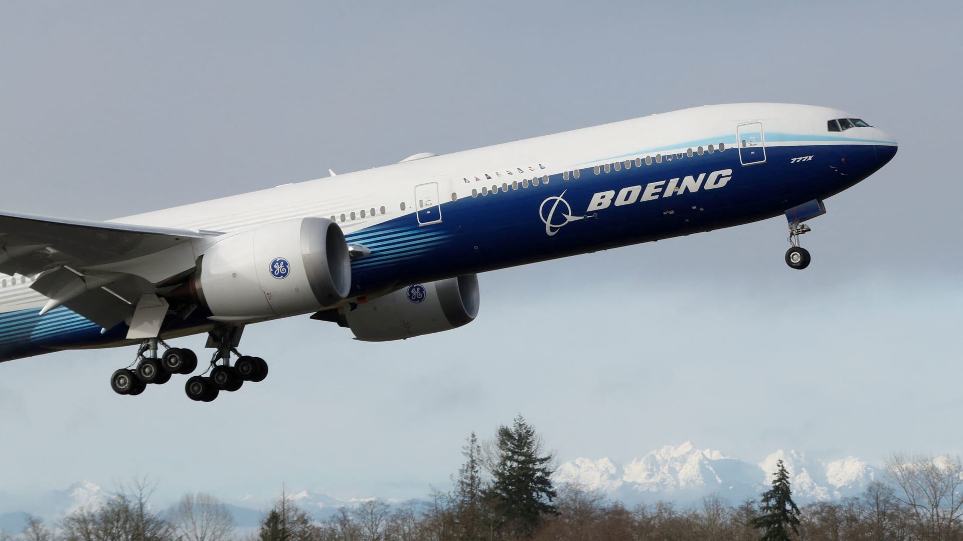 Boeing shut to Emirates deal for extra 777 jets, stories state