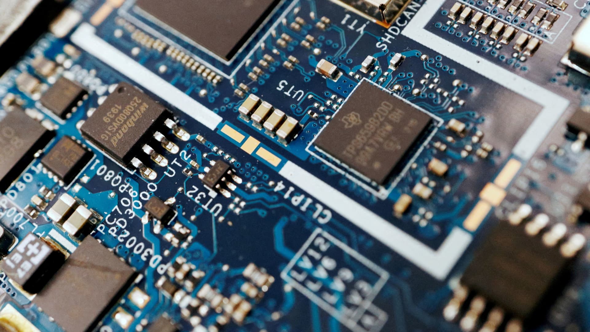 Samsung and ASML to speculate $760 million to construct an developed chip plant in South Korea