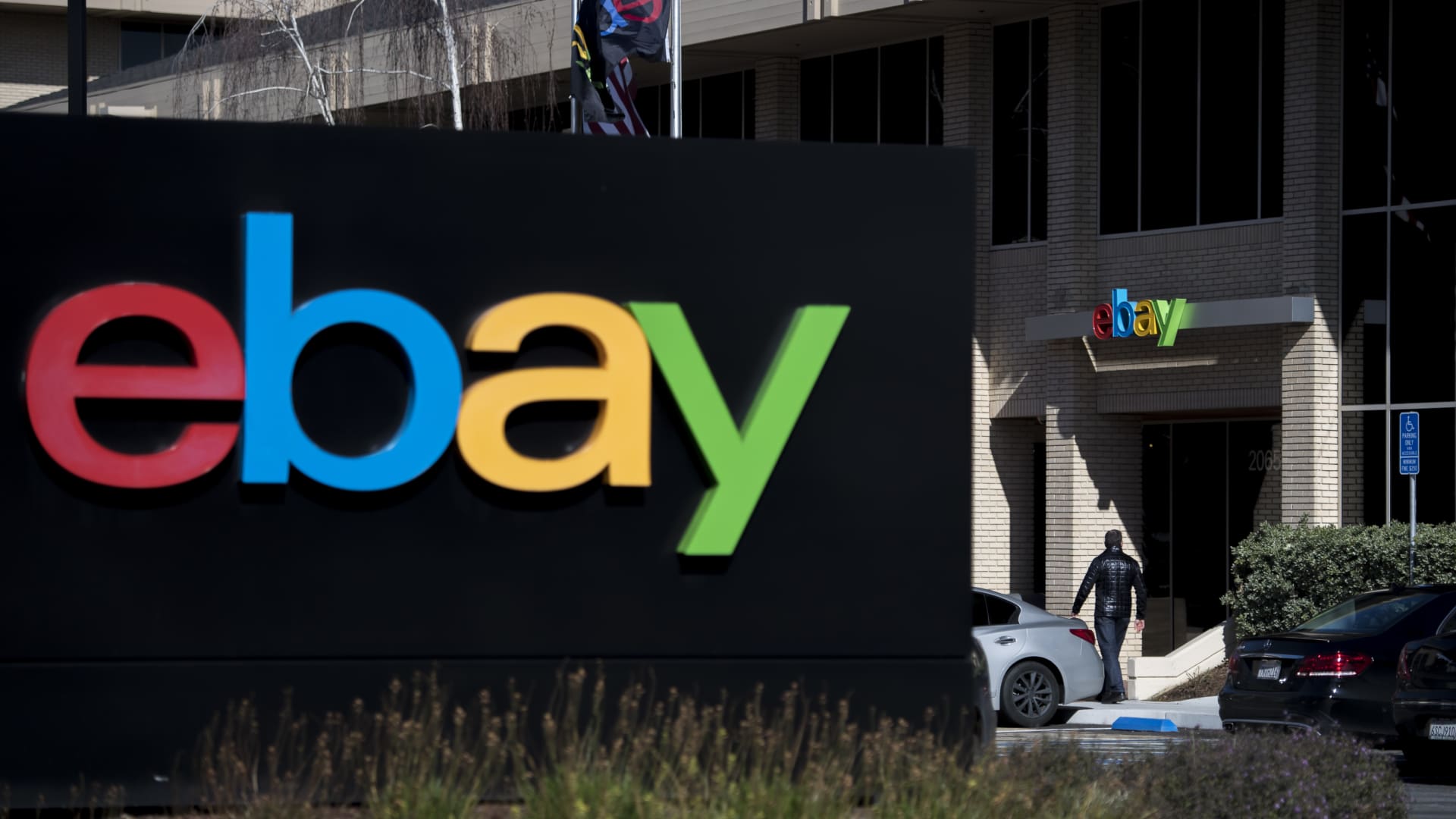 EBay to do away with about 1,000 jobs, or 9% of beefy-time team