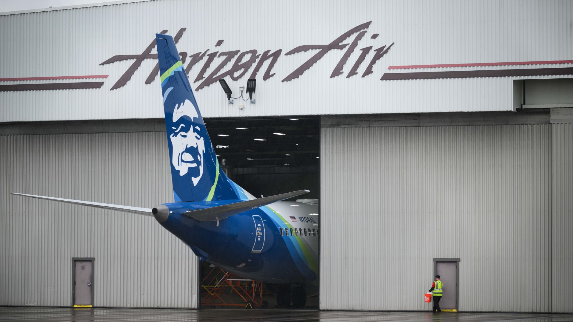 FAA halts Boeing 737 Max manufacturing expansion, but clears path to attain again Max 9 to carrier