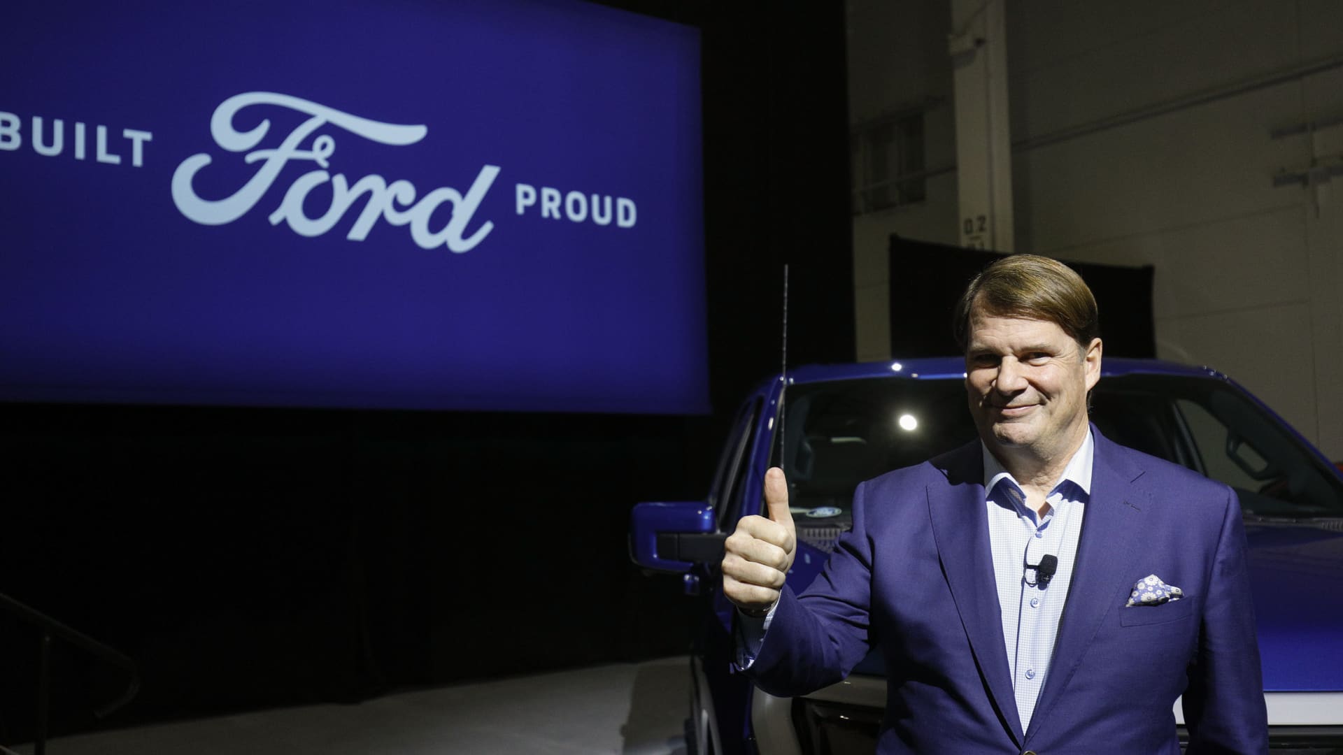 Ford tops fourth-quarter estimates, guides toward solid 2024