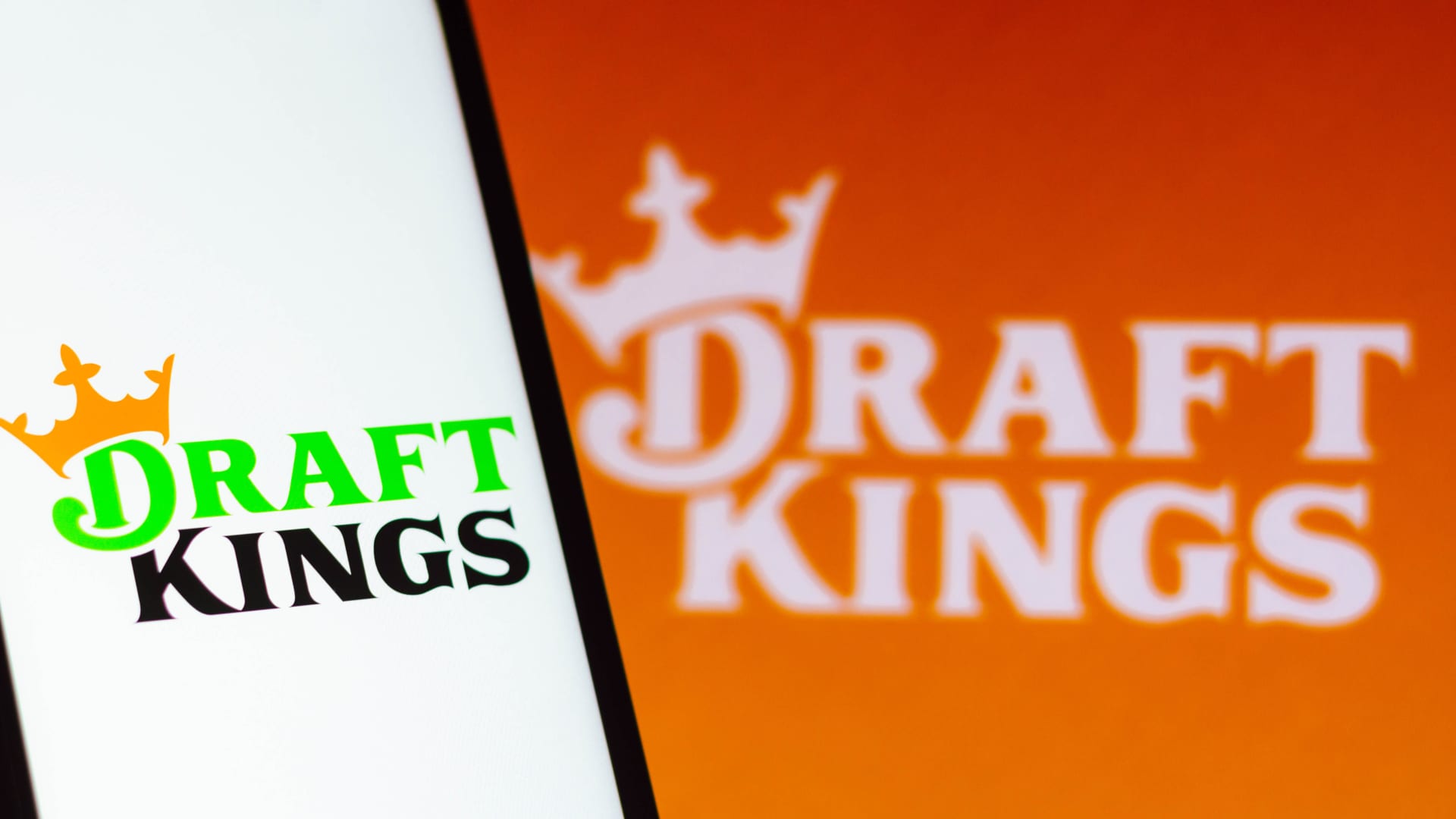DraftKings posts 44% revenue affirm and narrowing losses, however falls searching estimates