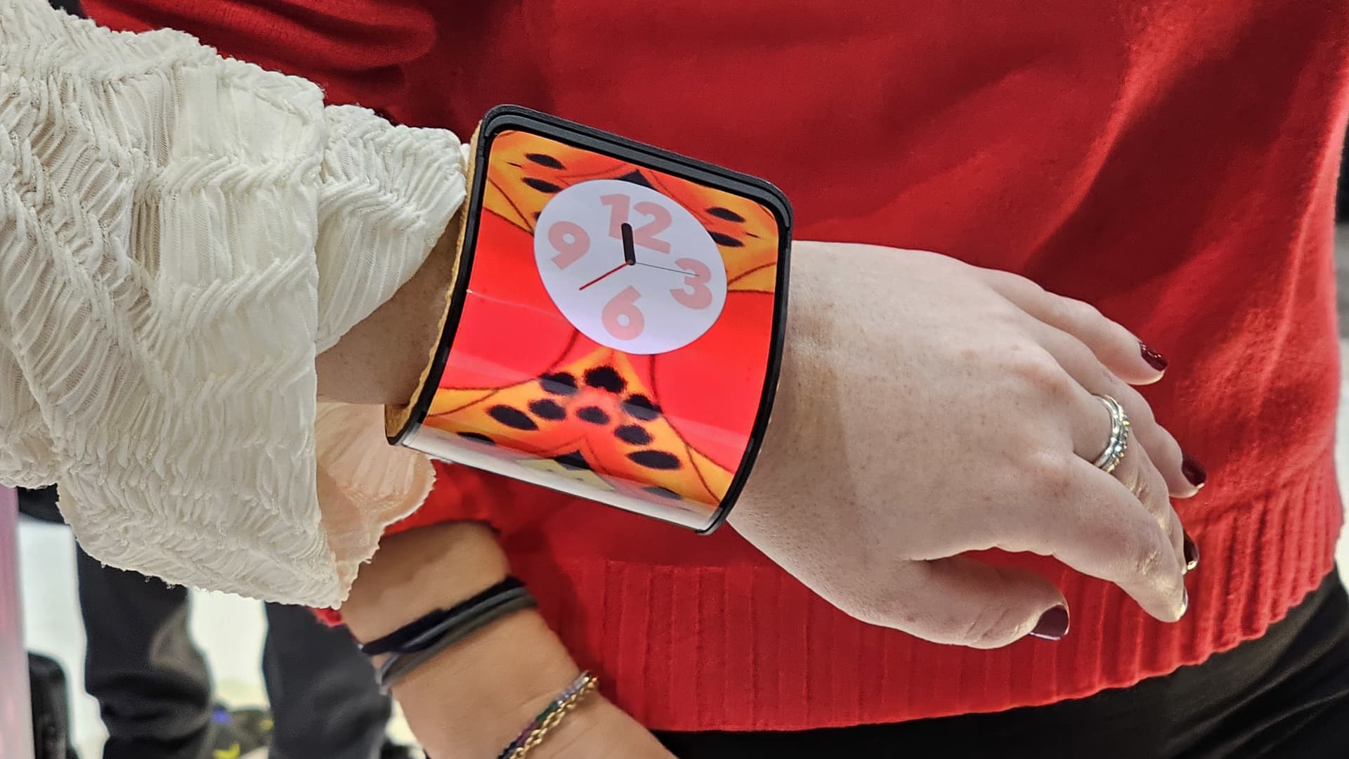 Motorola presentations off a theory smartphone that will perhaps well wrap spherical your wrist