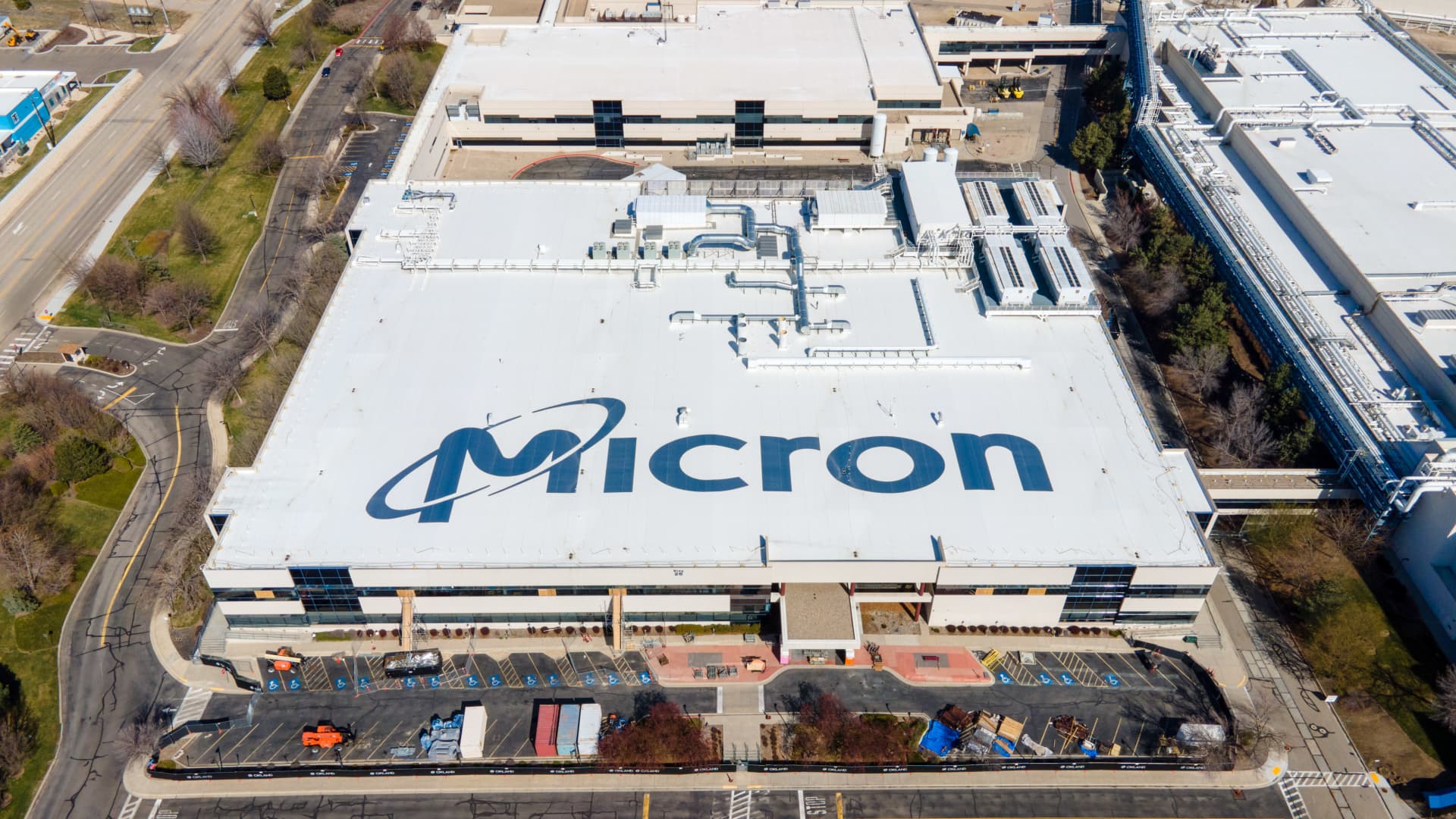 Shares of Micron pop 14% on earnings beat pushed by AI increase