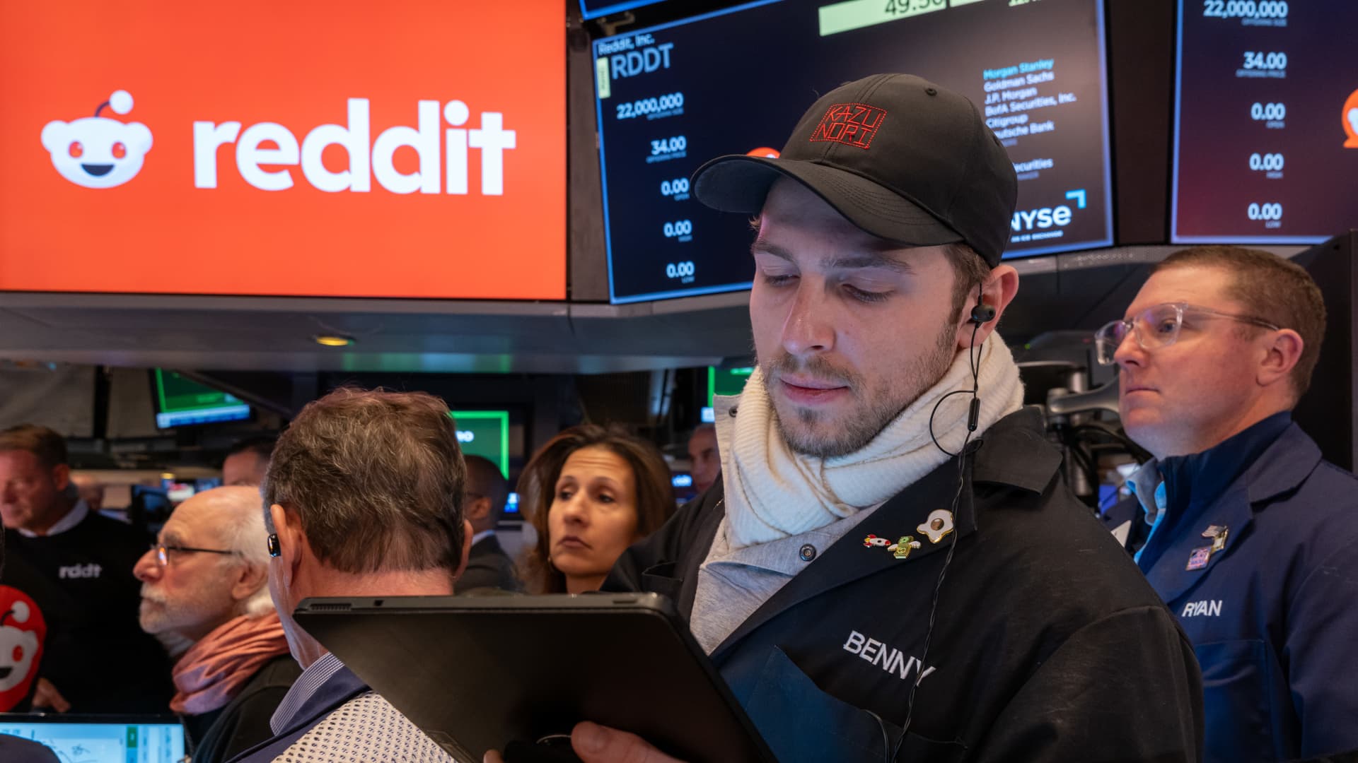 Reddit shares tumble nearly 25% in two days, attain the week below first day end