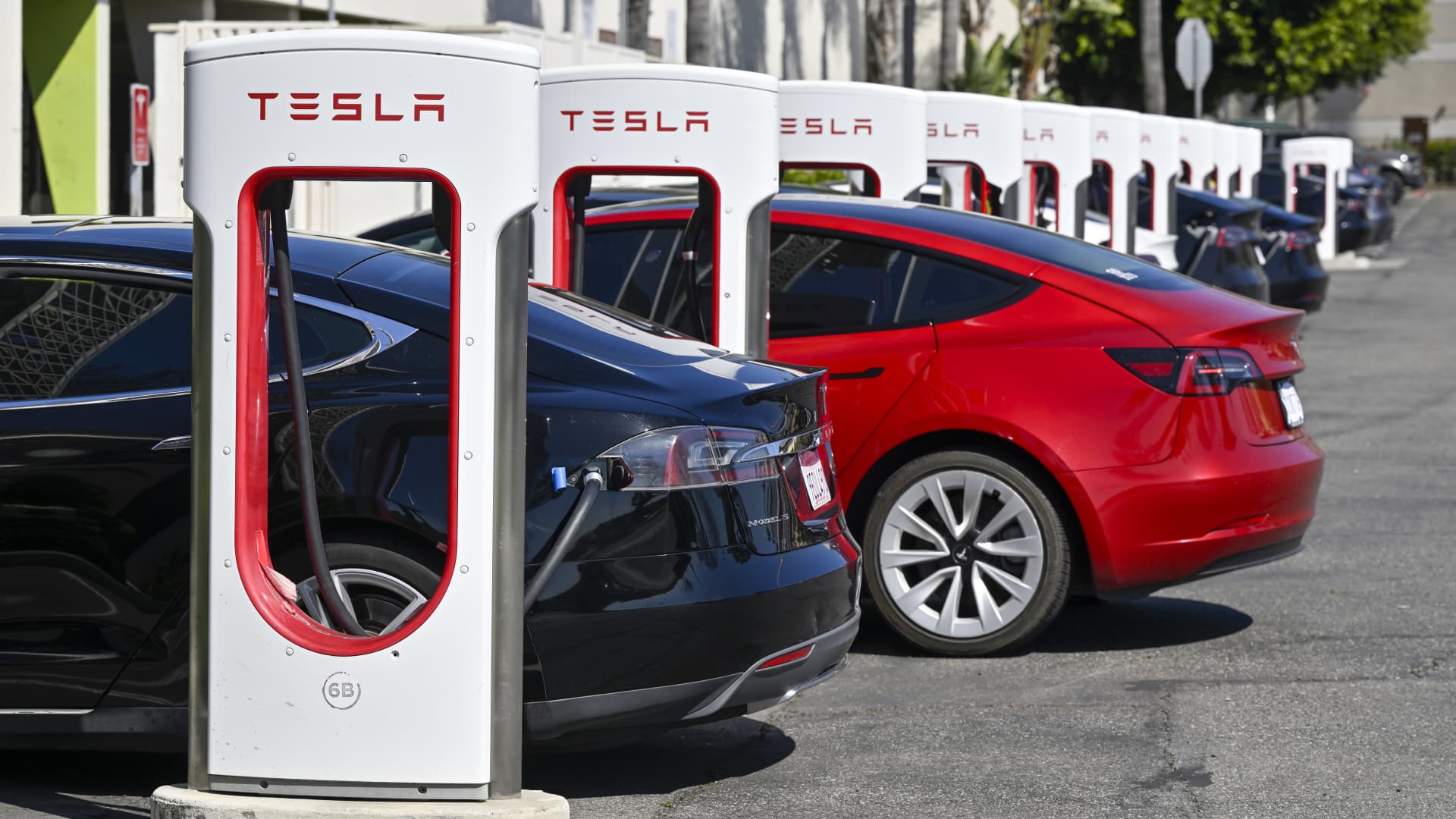 Tesla slashes label of its premium driver assistance option by half in U.S.