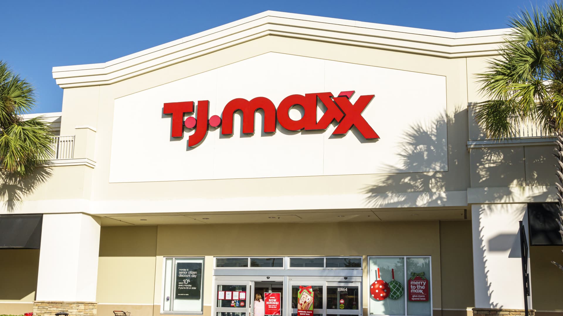 Off-fee retail is poised to withhold taking market allotment. Why is TJX’s stock caught?