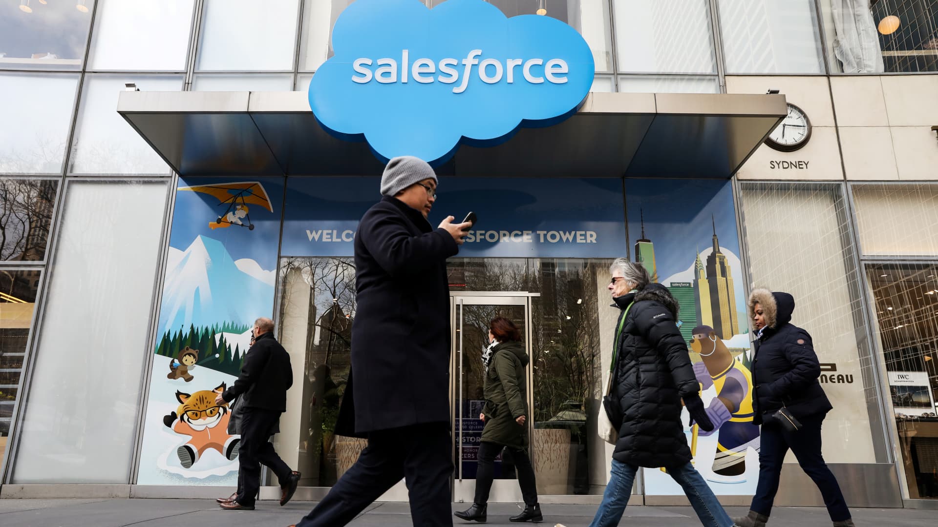 Salesforce drops after reports it is in talks to assemble Informatica