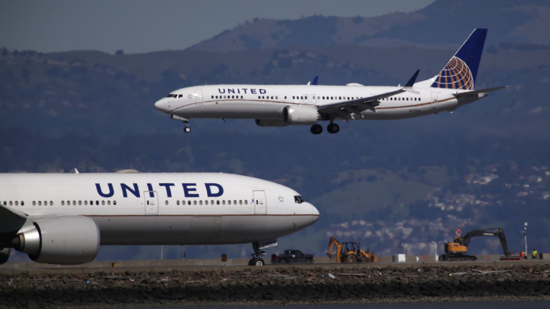 United Airlines results top estimates irrespective of $200 million hit from Boeing grounding