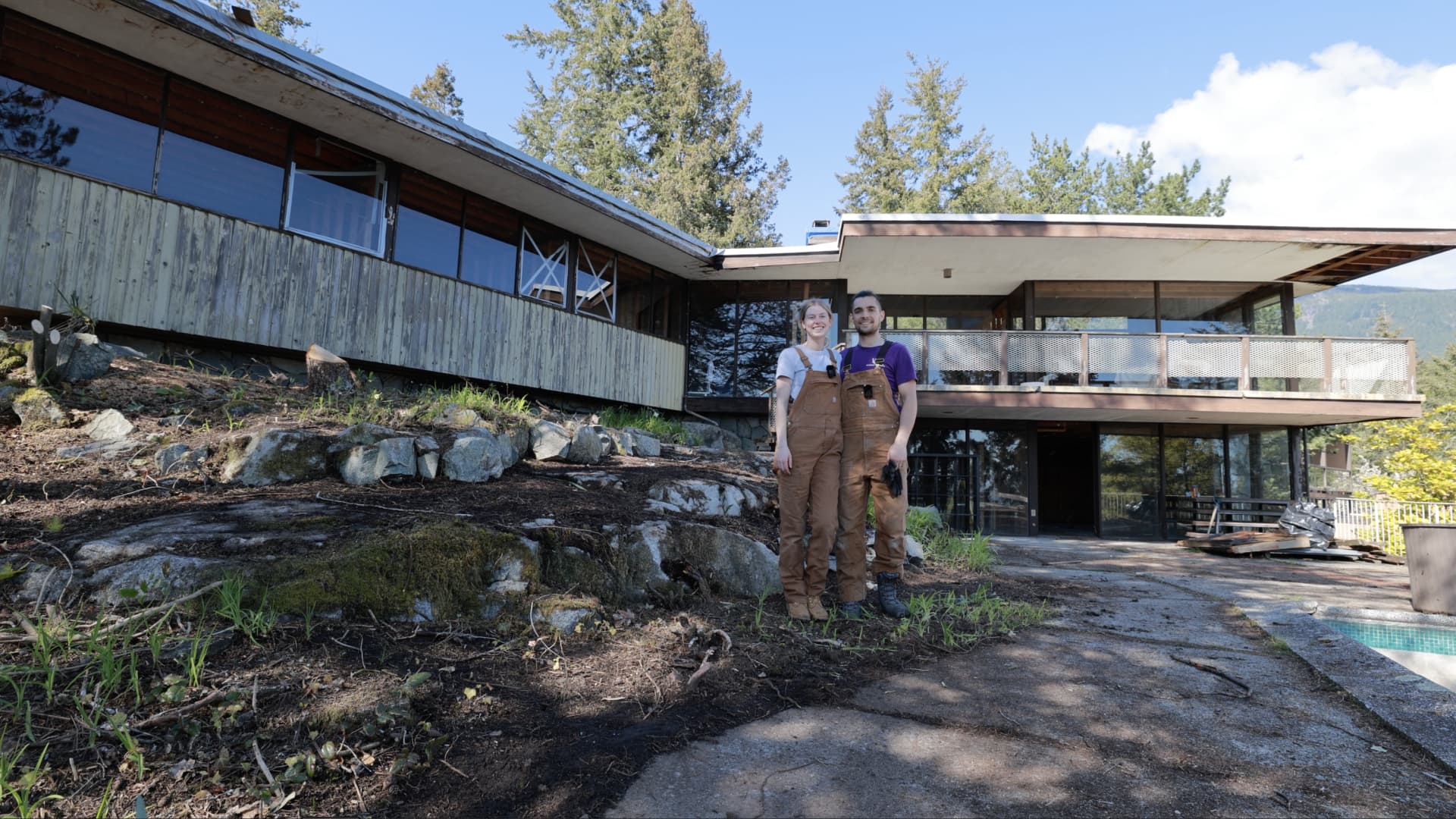This couple sold a rundown abandoned dwelling for $1.5 million and thought to compose it their with out a damage in sight dwelling: Rob a study inner